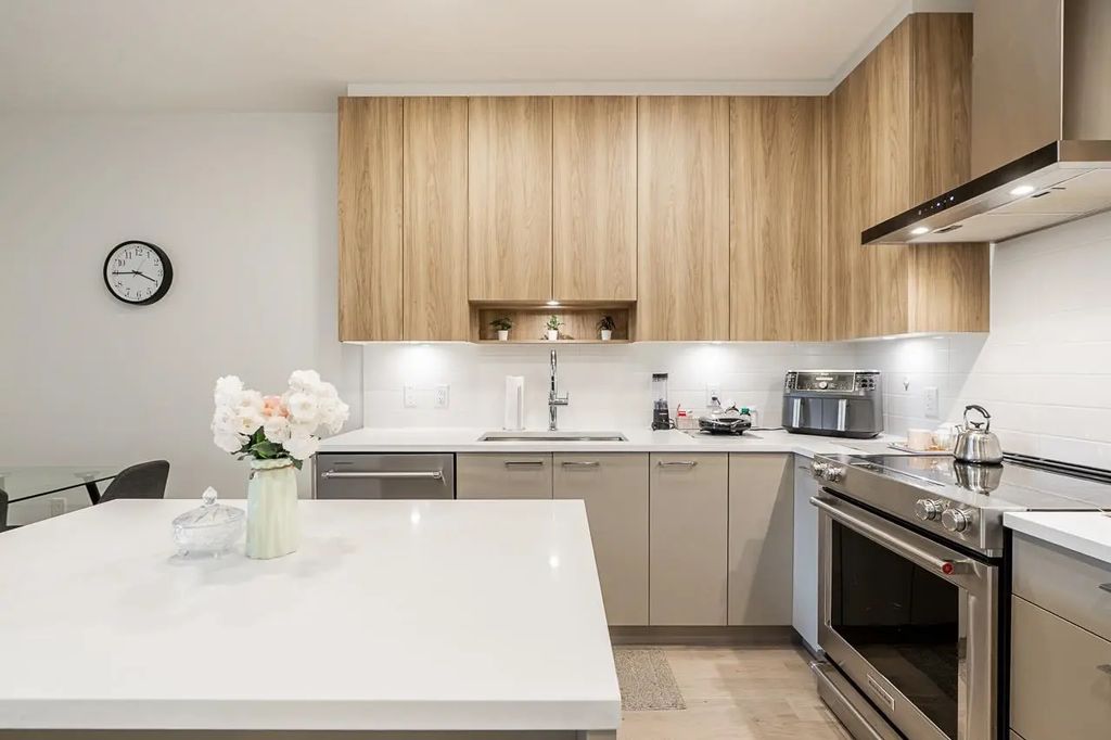 7588 16th Street 101, Burnaby