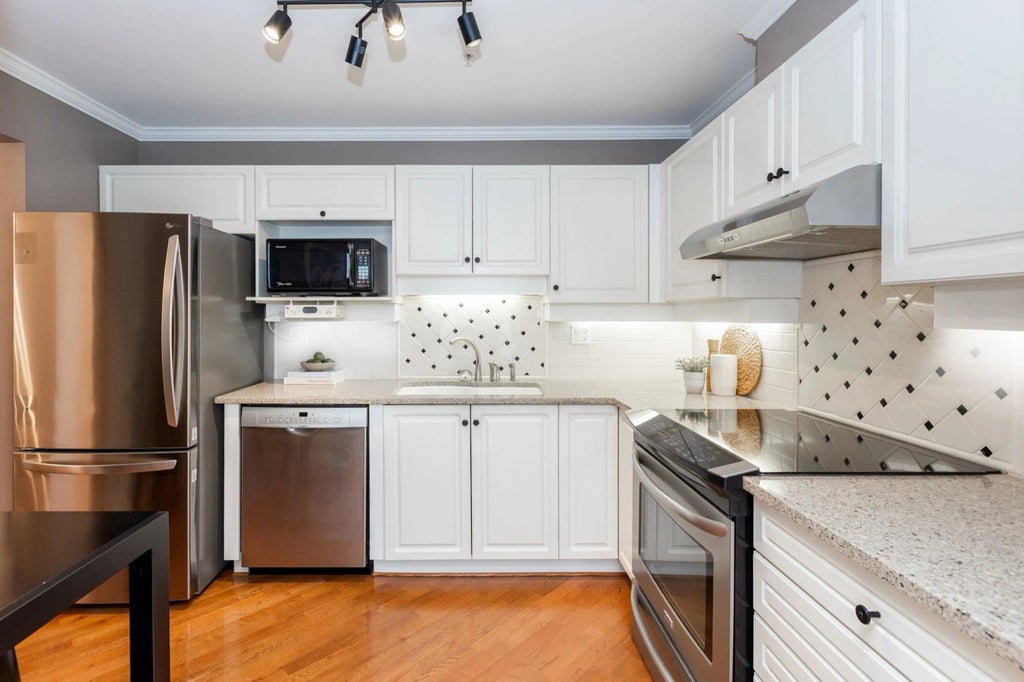 15272 20 Avenue 111, Surrey