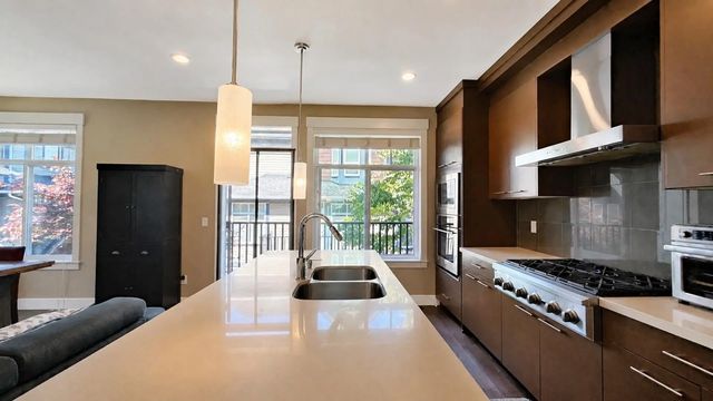 15977 26 Avenue 10, Surrey