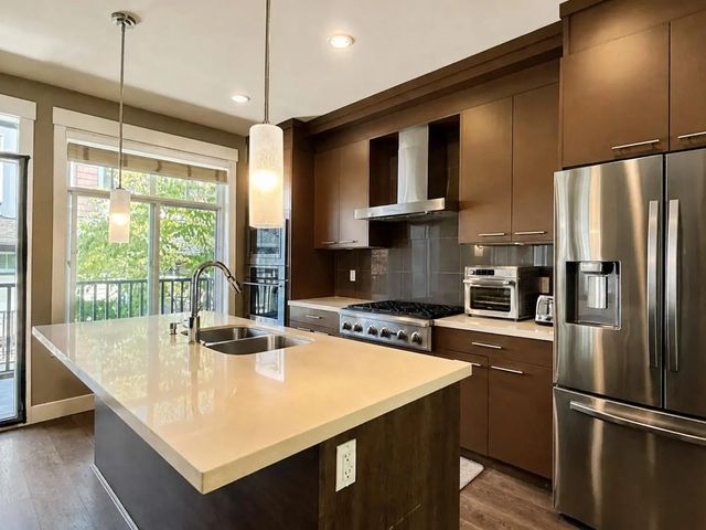 15977 26 Avenue 10, Surrey