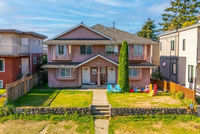 423-425 E 2nd Street, North Vancouver