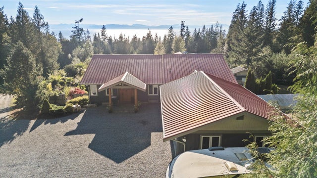 2440 Sunshine Coast Highway, Roberts Creek