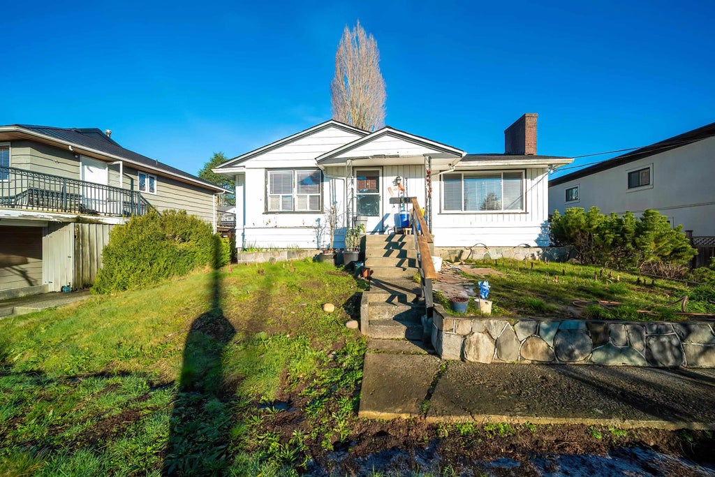 915 Walls Avenue, Coquitlam