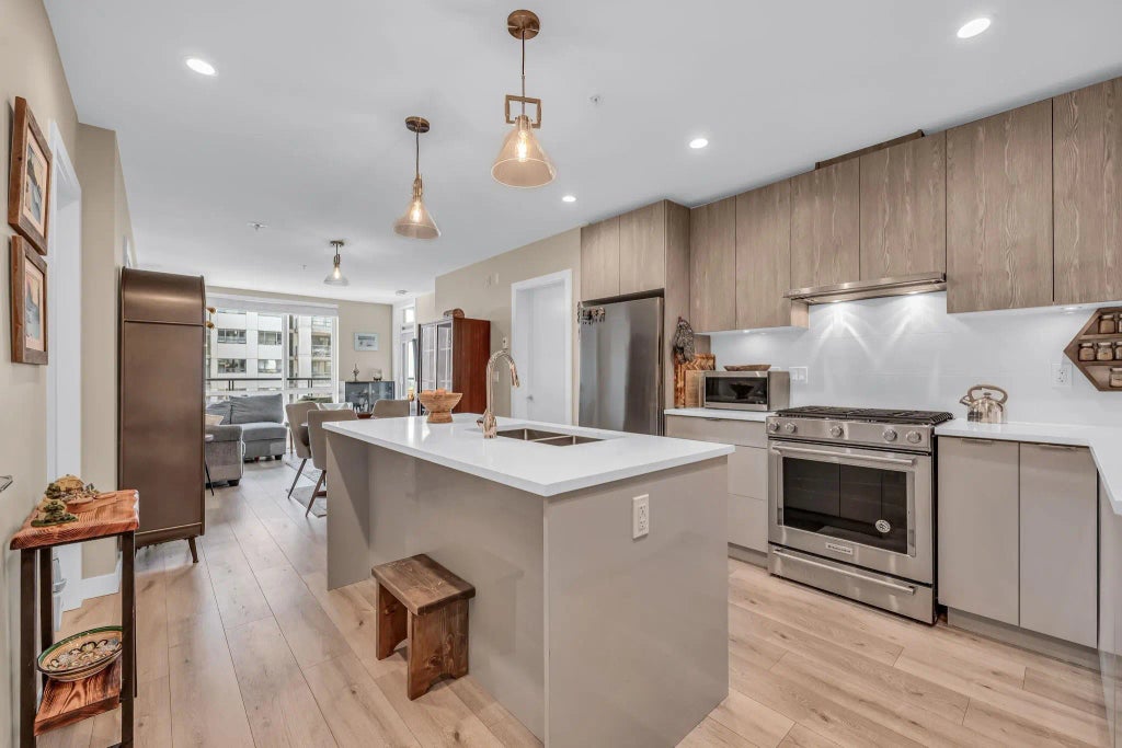 128 E 8th Street 404, North Vancouver