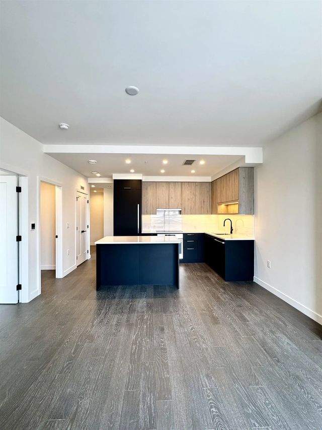 8398 Oak Street 211, Vancouver