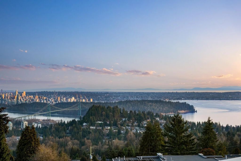 835 Farmleigh Road, West Vancouver