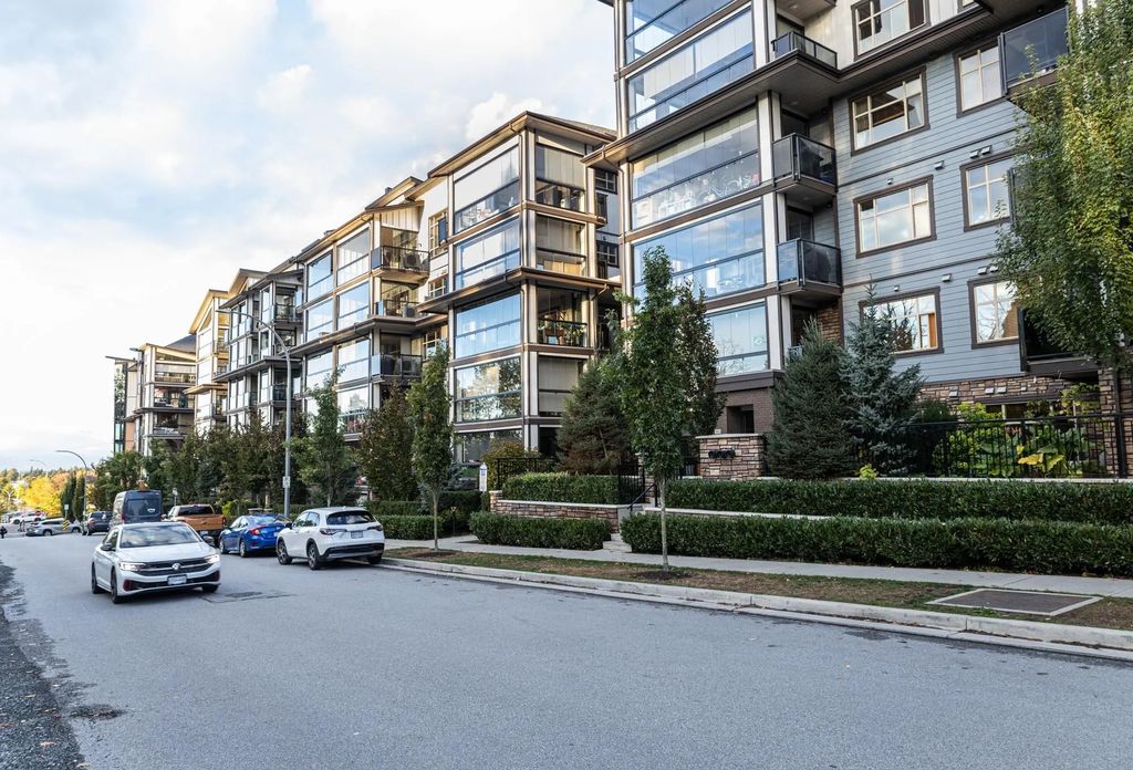 8526 202b Street 614, Langley