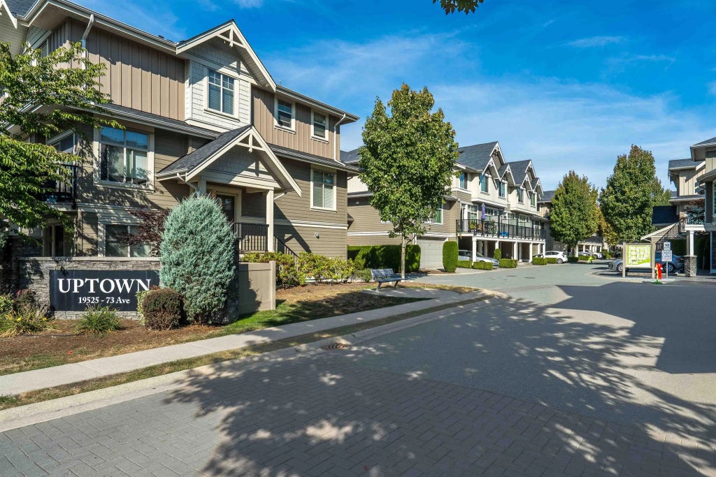 19525 73 Avenue 72, Surrey