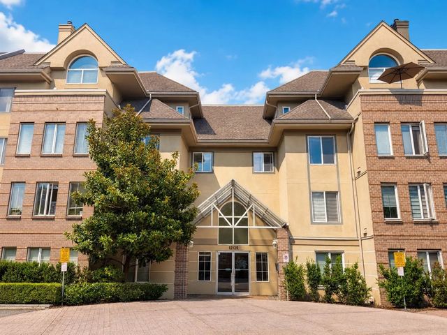 12125 75a Avenue 402, Surrey