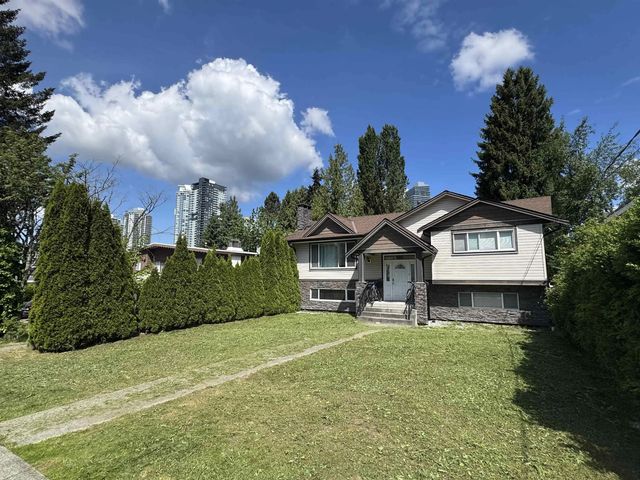 589 Foster Avenue, Coquitlam