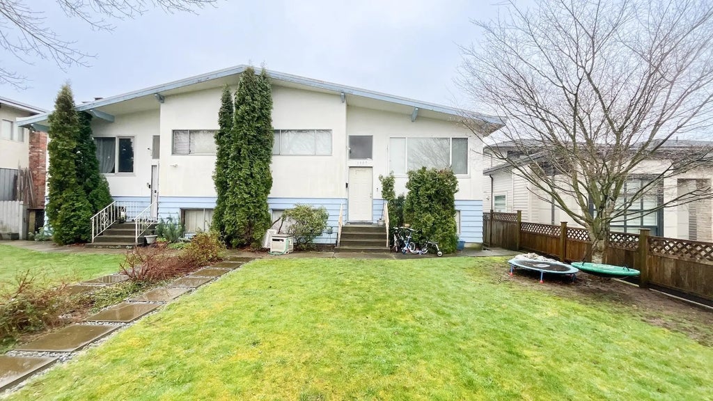 6611 Lakeview Avenue, Burnaby