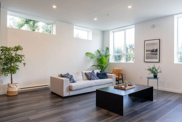 13628 81a Avenue 413, Surrey