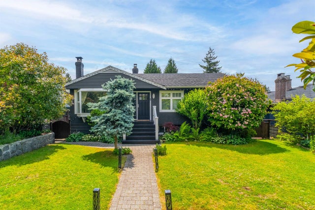 445 W 26th Street, North Vancouver