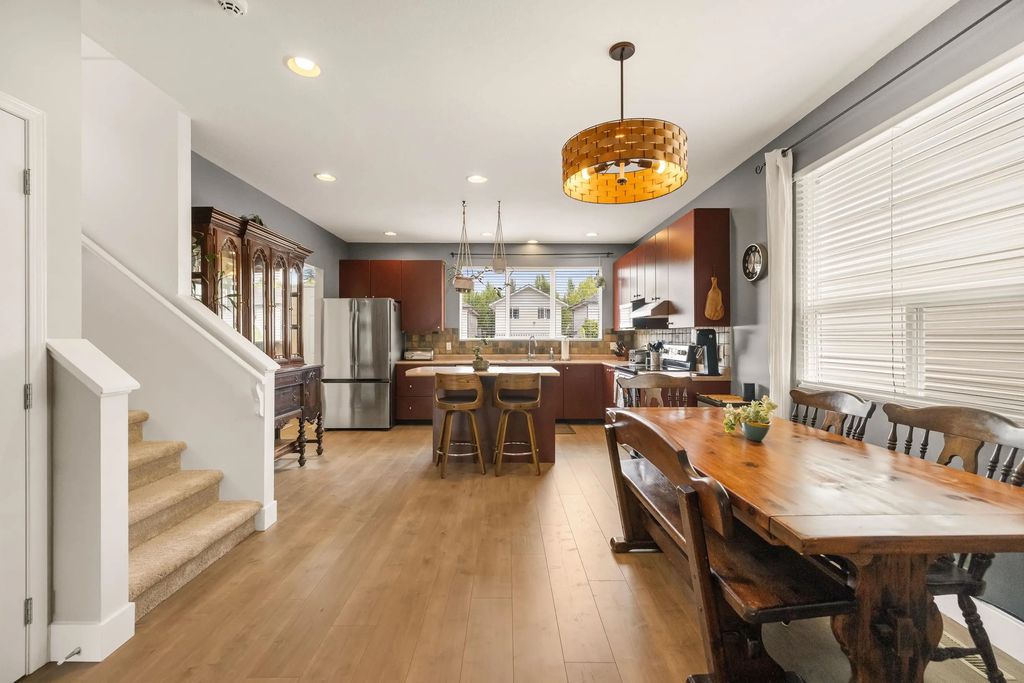 24327 102 Avenue, Maple Ridge