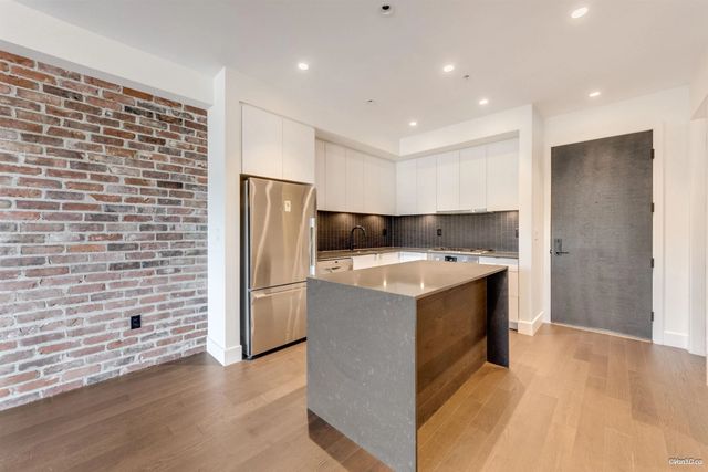 83 Moody Street 406, Port Moody