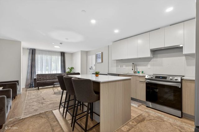 13968 Laurel Drive 318, Surrey
