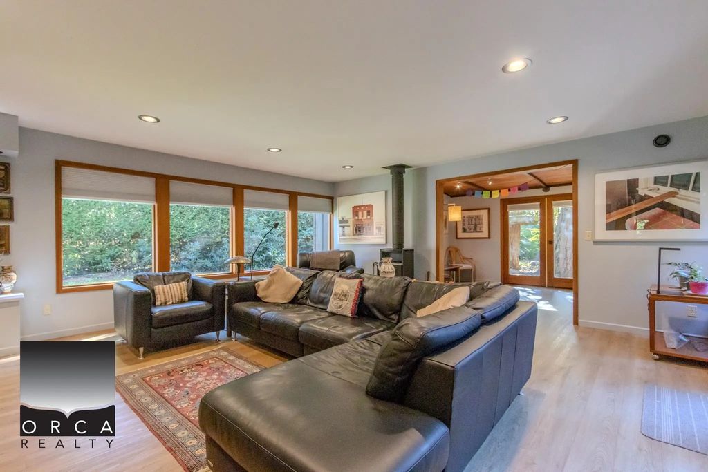 496 Melmore Road, Bowen Island