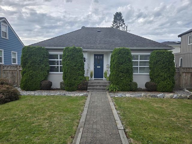 211 Douglas Crescent, Richmond