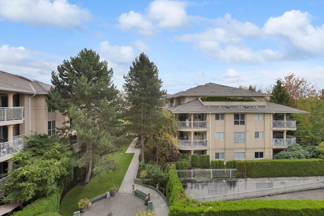 13733 74 Avenue 401, Surrey