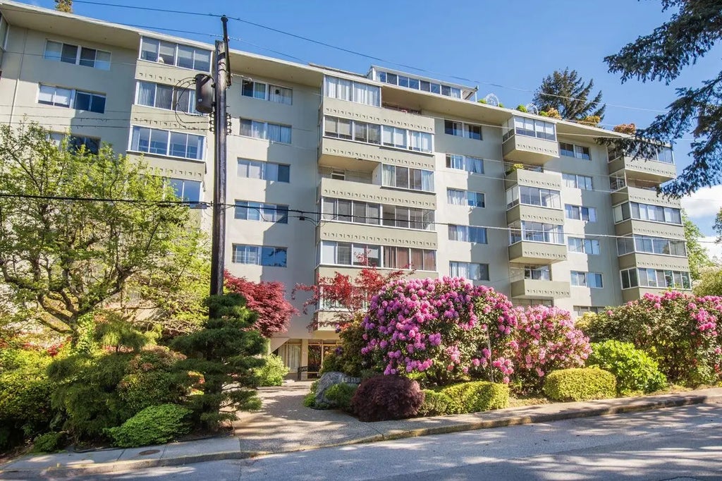 1425 Esquimalt Avenue 108, West Vancouver