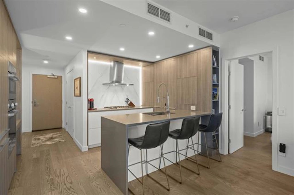 15165 Thrift Avenue 501, White Rock