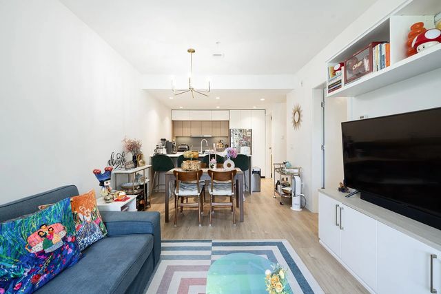 9888 University Crescent 208, Burnaby