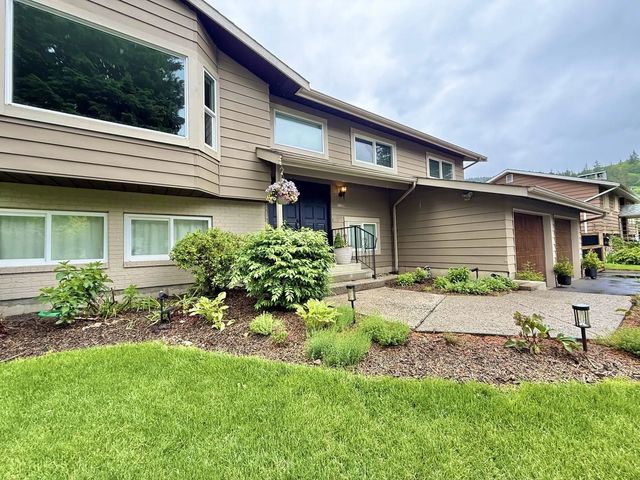 21224 Mountview Crescent, Hope