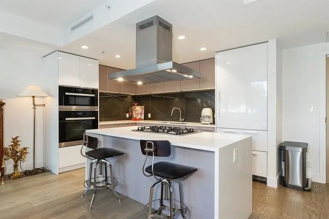 2025 Curling Road, North Vancouver