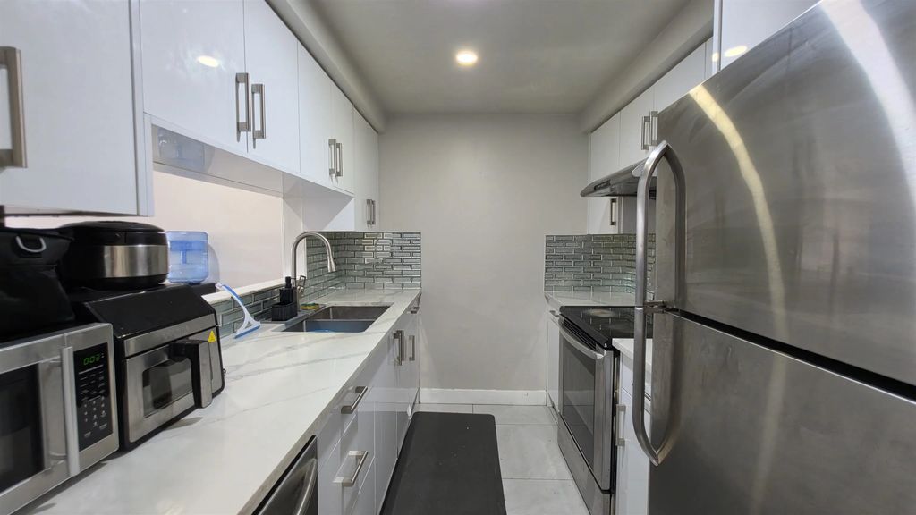 9635 121 Street 105, Surrey