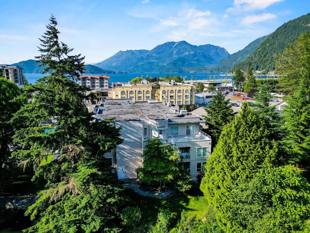 170 Cedar Avenue 106, Harrison Hot Springs