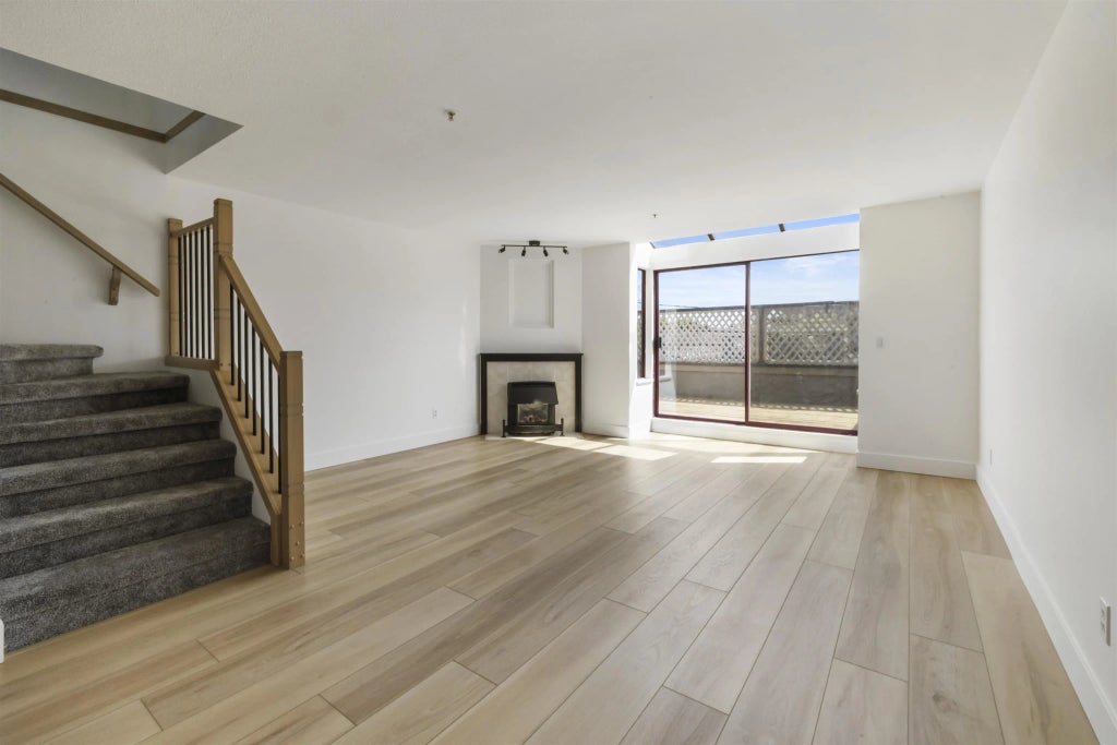 22356 Mcintosh Avenue 209, Maple Ridge