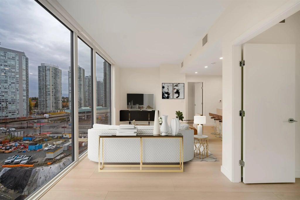 13573 98a Avenue 808, Surrey