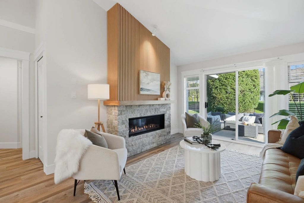 8737 212 Street 100, Langley