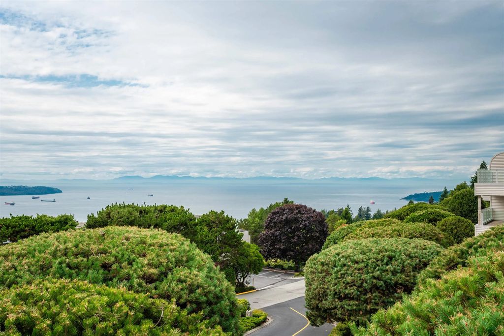 2278 Folkestone Way 1, West Vancouver
