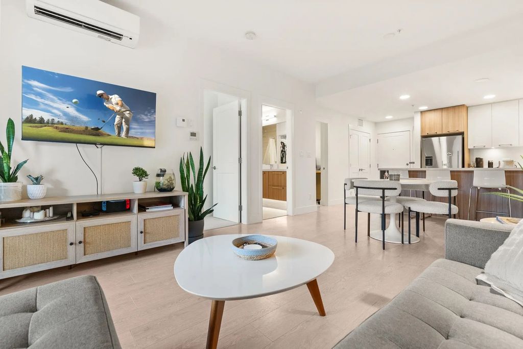 14022 North Bluff Road 214, White Rock