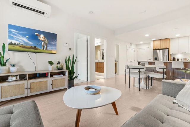14022 North Bluff Road 214, White Rock