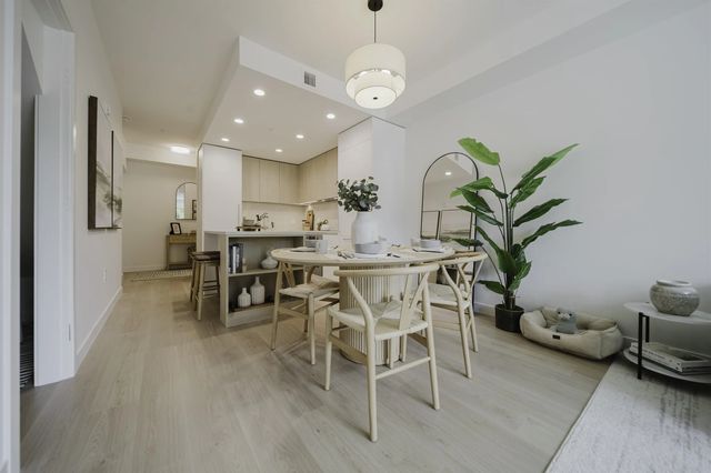 595 Kemsley Avenue 106, Coquitlam