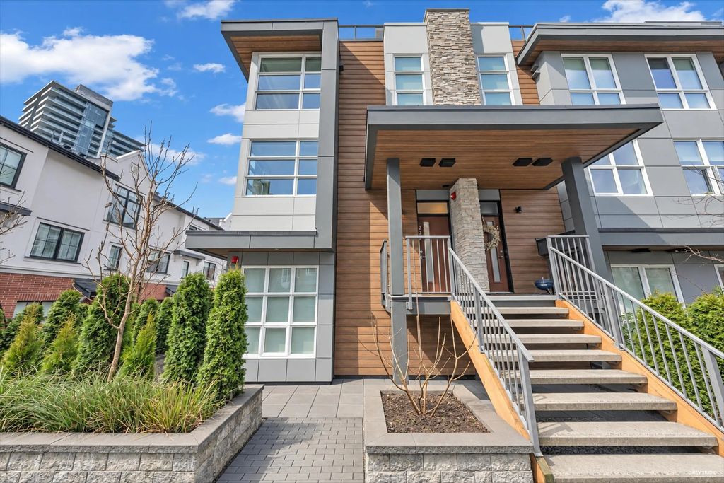 2060 Curling Road 227, North Vancouver