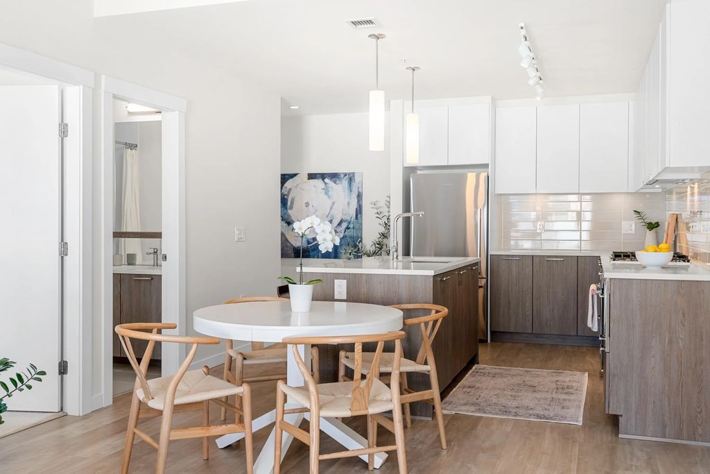 615 E 3rd Street 205, North Vancouver