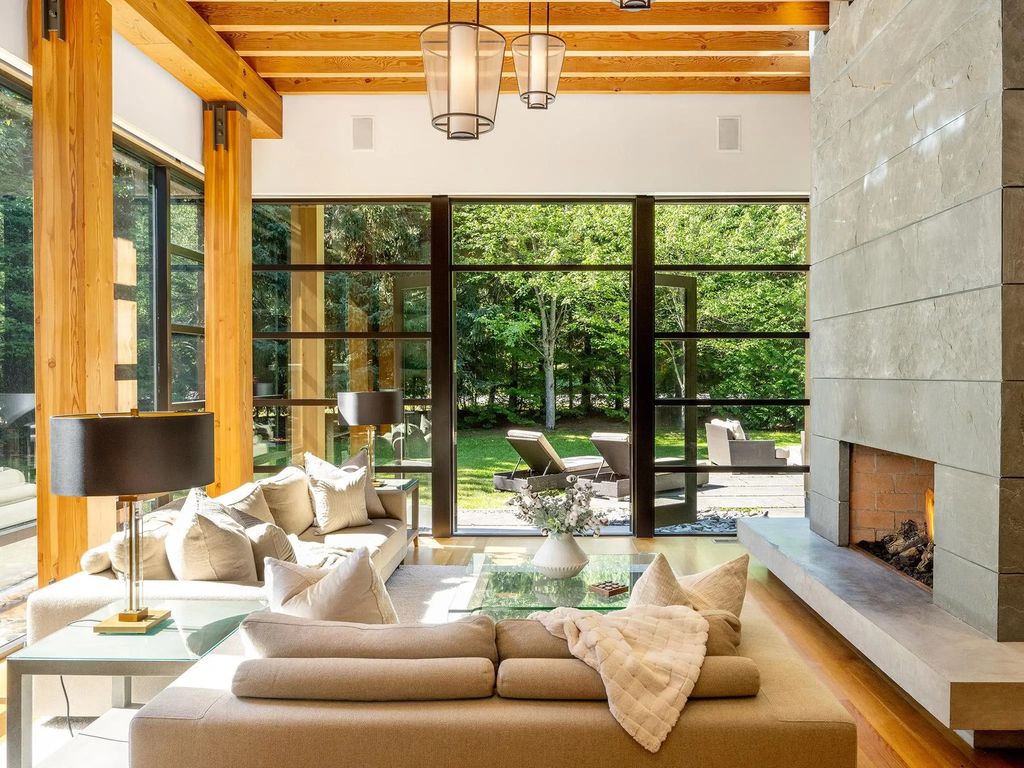 6677 Crabapple Drive, Whistler