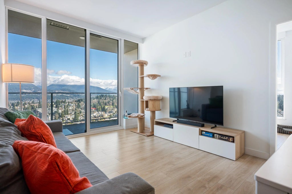 567 Clarke Road 3205, Coquitlam