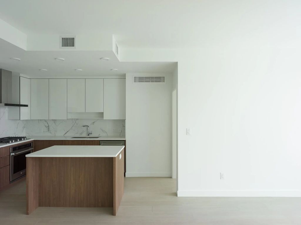 699 Whiting Way 2101, Coquitlam