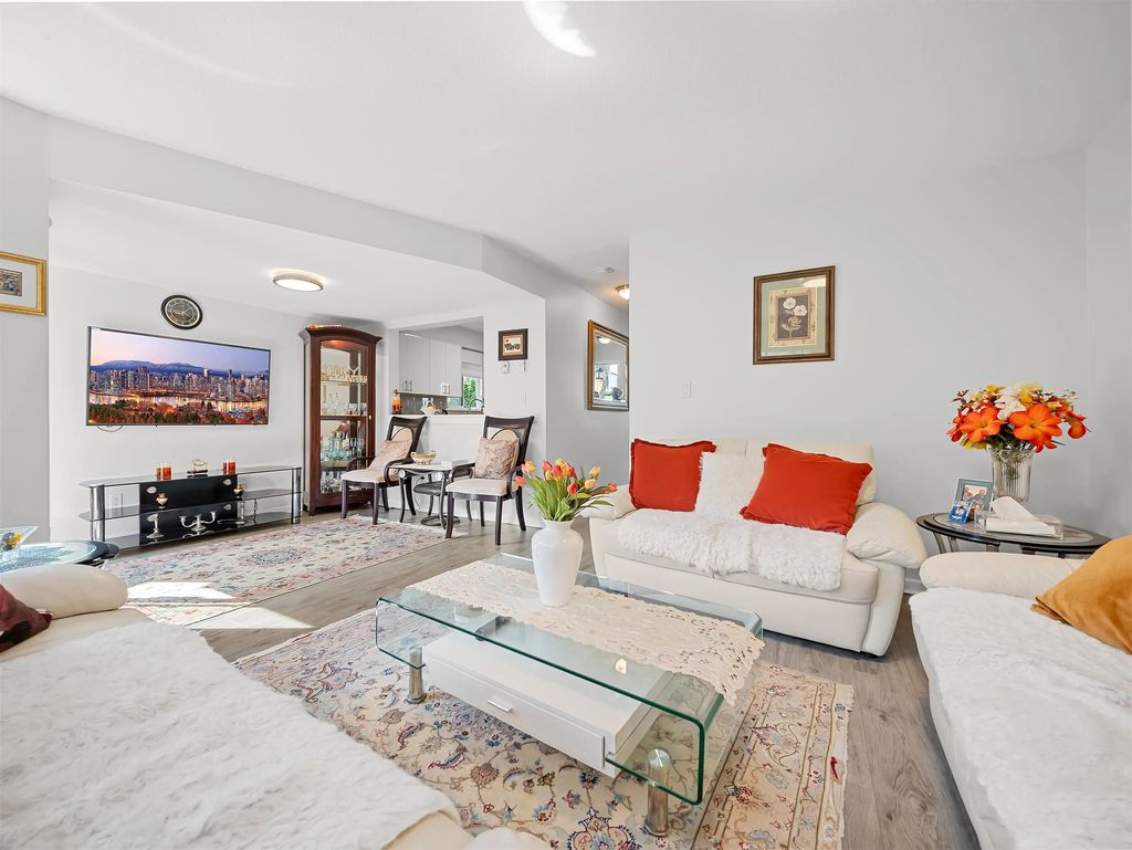 815 Tobruck Avenue 8, North Vancouver