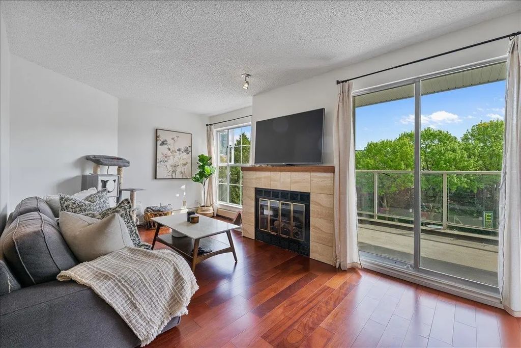 12 K De K Court 313, New Westminster