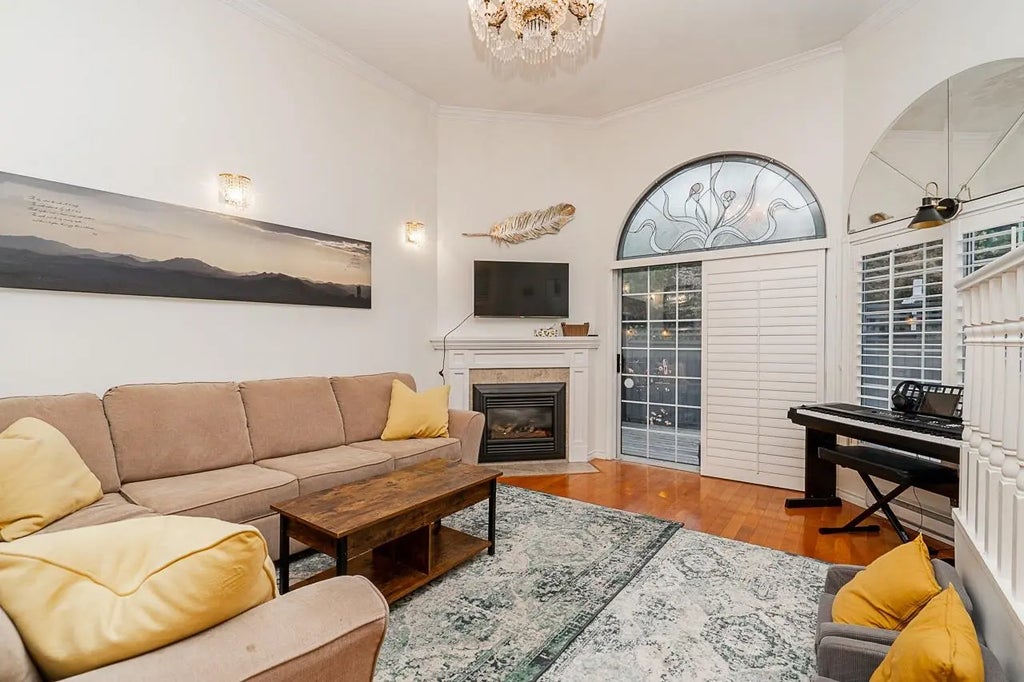 216 E 6th Street 109, North Vancouver