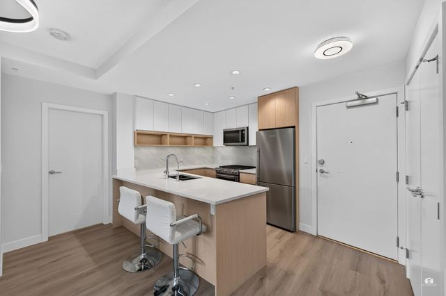 8940 University Crescent 105, Burnaby