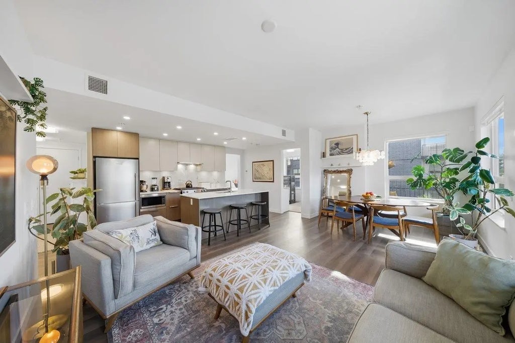 645 Como Lake Avenue 303, Coquitlam