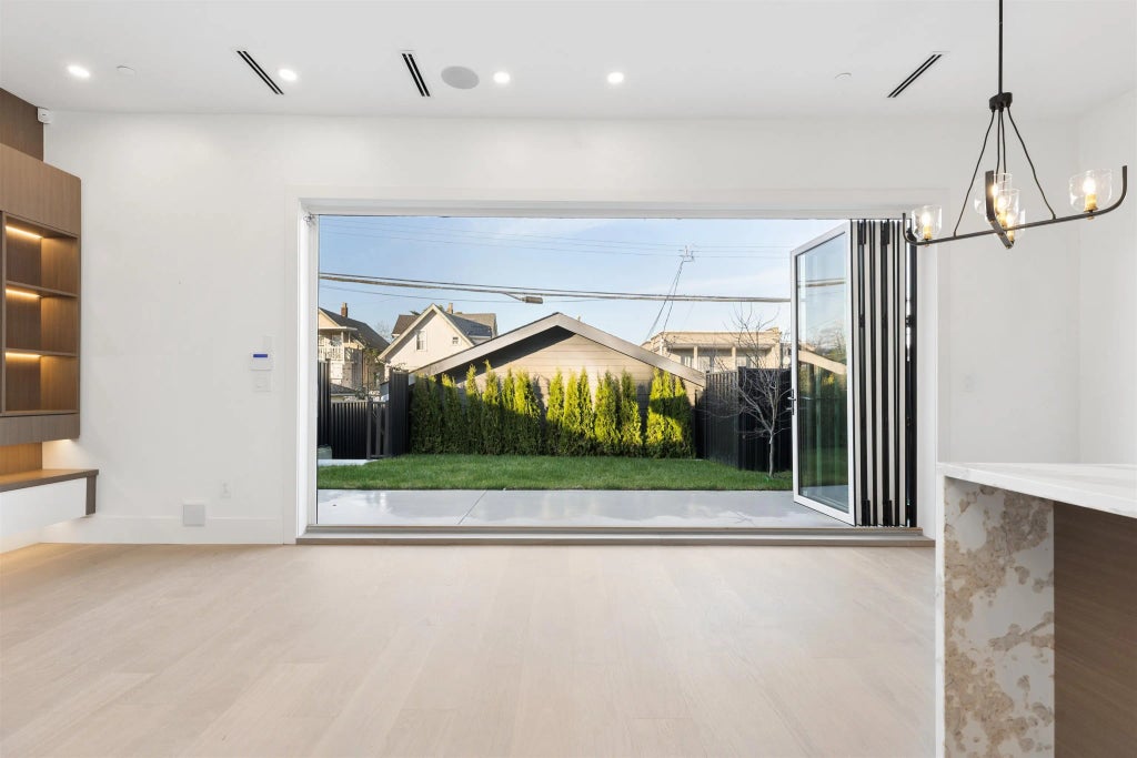 847 E 10 Avenue 2, Vancouver