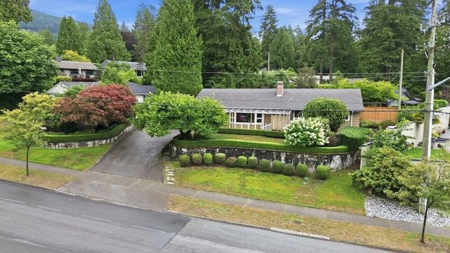 3250 Delbrook Avenue, North Vancouver