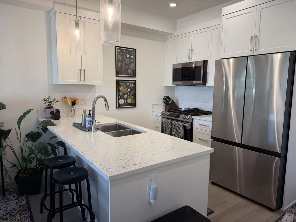 22633 Selkirk Avenue 308, Maple Ridge